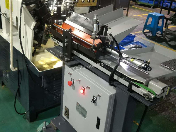 三軸全自動滾牙機，效率高，方便簡單快捷