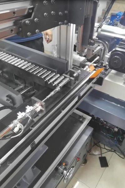 自動液壓滾絲機